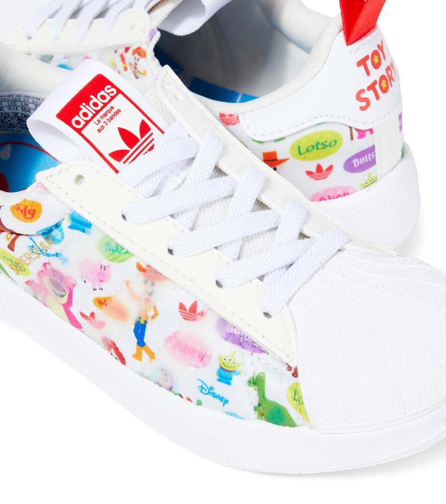 Кроссовки Disney Pixar Adifom Superstar 360 Adidas Originals Kids, Off White/Ftwr White/Gold Met — фото 4