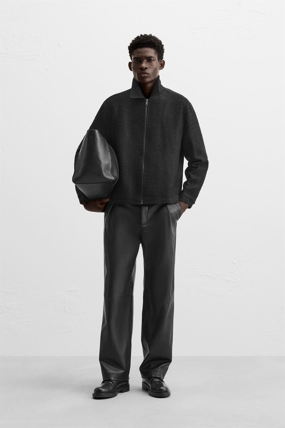 

Текстурированная рубашка на молнии ZARA, черный