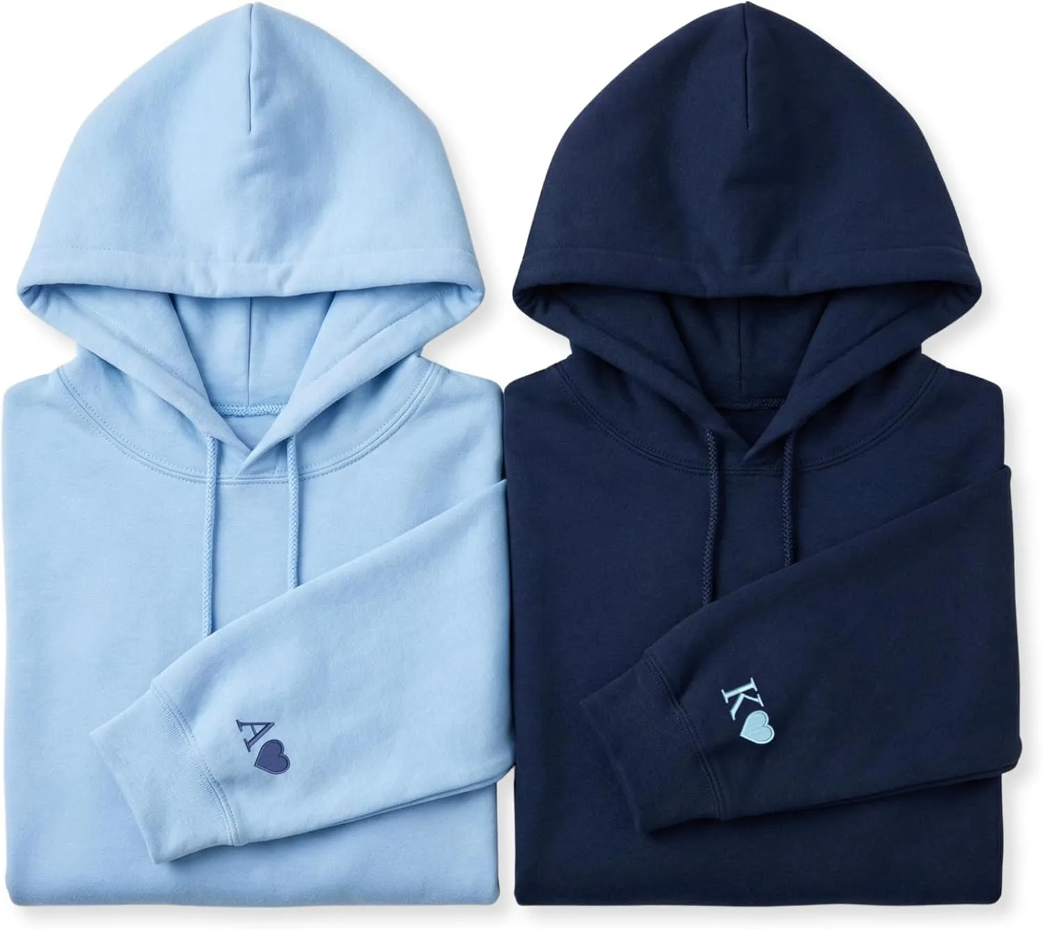 

Капюшон с вышитой монограммой в виде сердца на рукаве — парный комплект на День святого Валентина COUPLEHOODIES