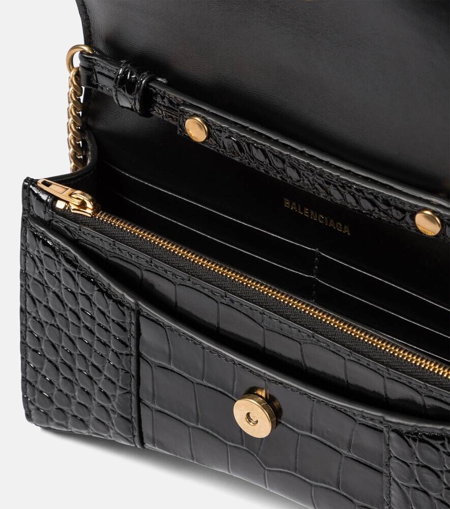 Кошелек с тиснением под крокодила и цепочкой в виде песочных часов Balenciaga, черный — фото 3