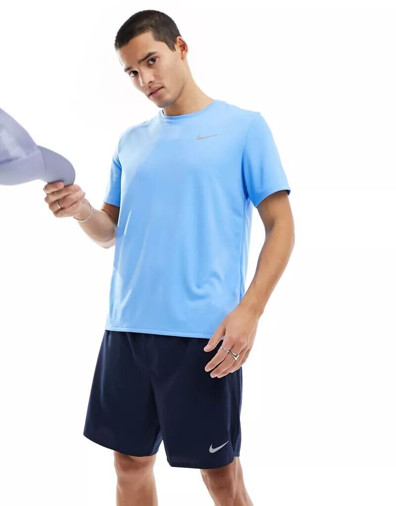 

Синяя футболка Nike Miler