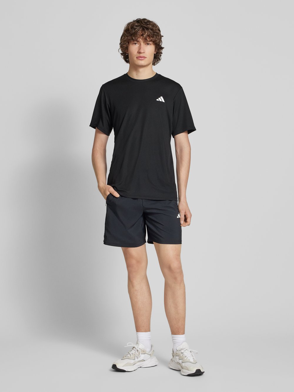 

Футболка с этикеткой Adidas Training, черный