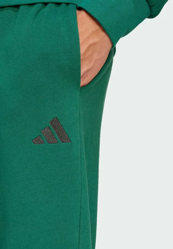 Основные элементы комфортного спортивного костюма: уютные штаны. Adidas Sportswear, Collegiate Green Black — фото 3