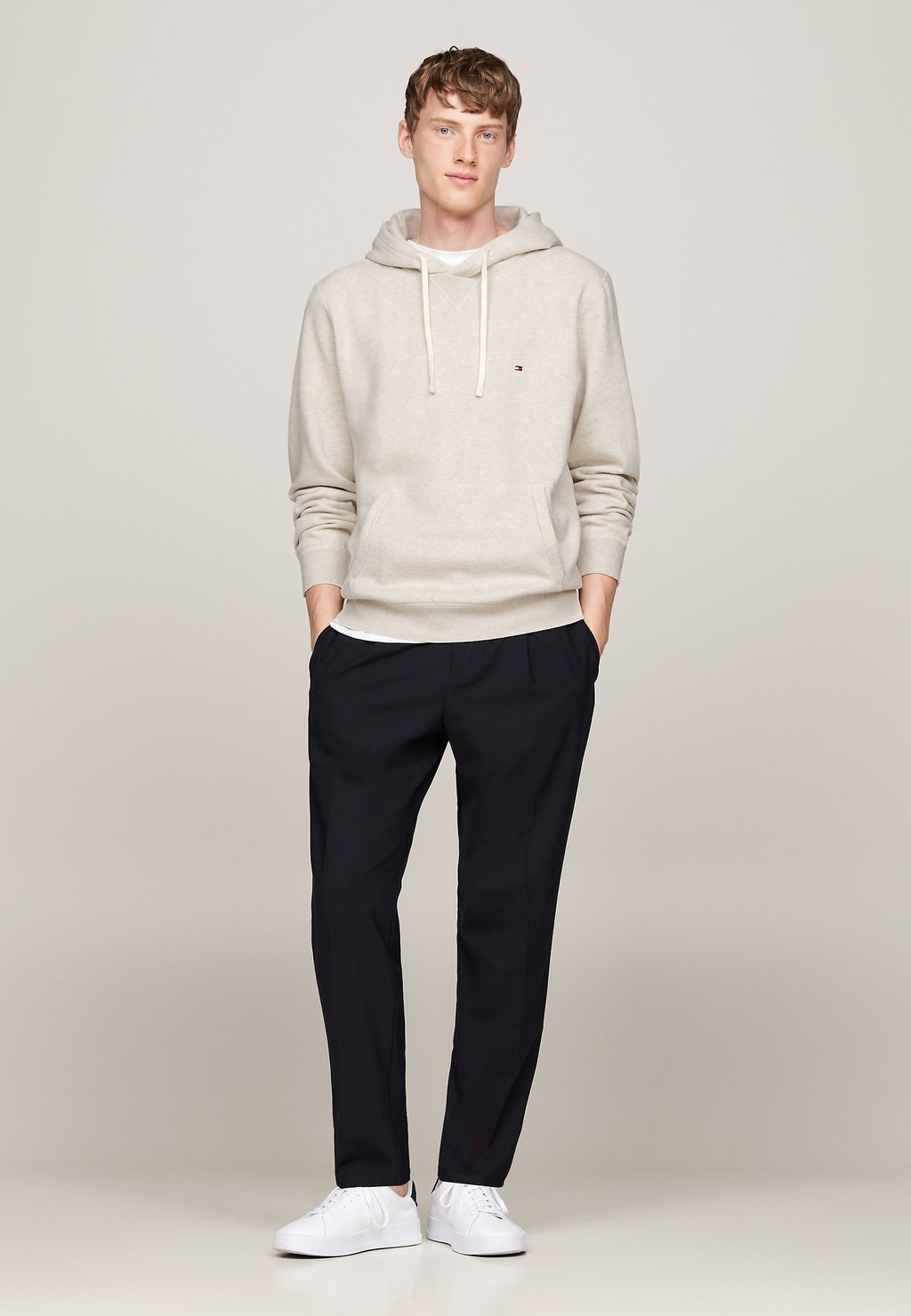 

Толстовка с капюшоном ESSENTIAL HOODY Tommy Hilfiger, молочный