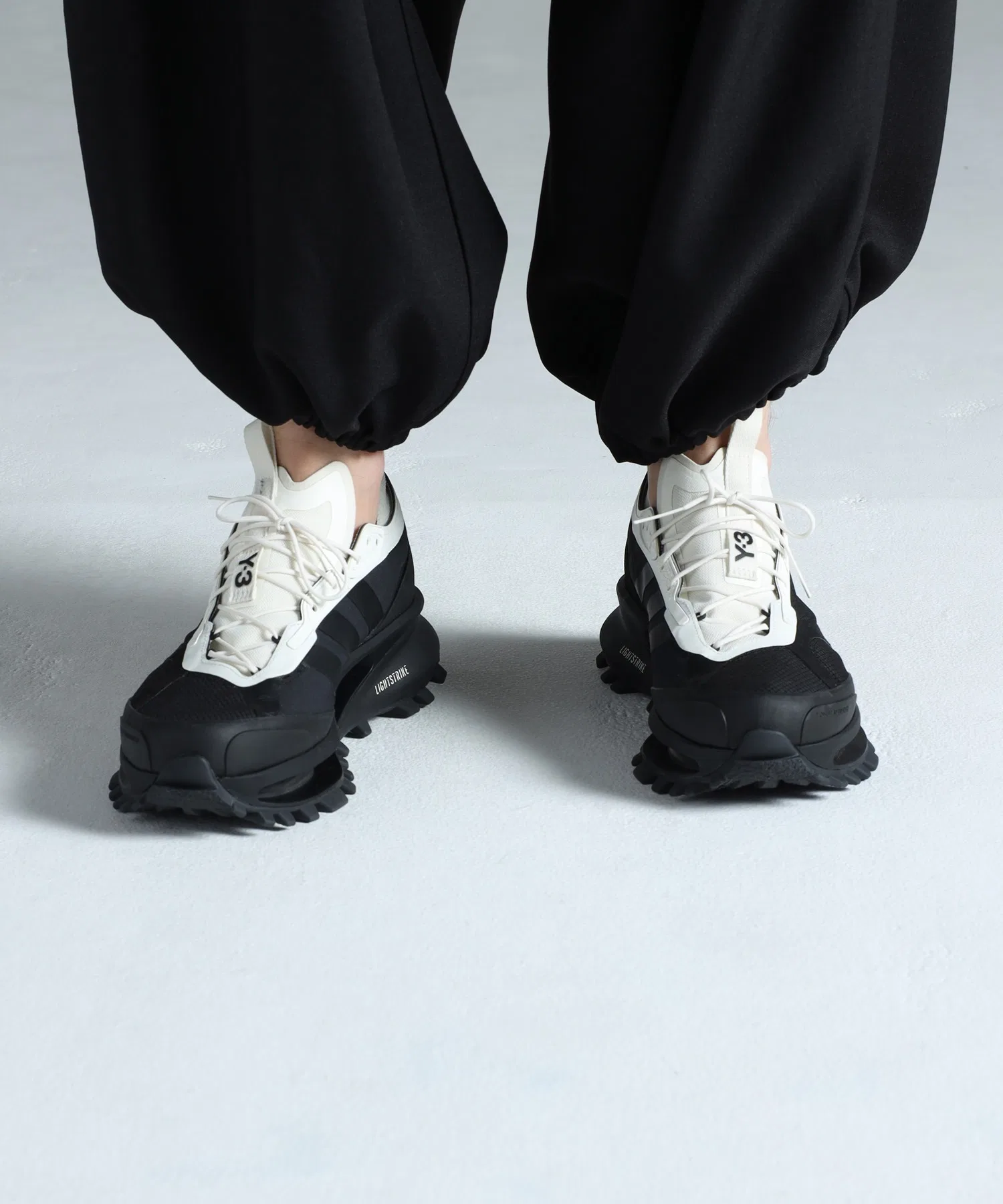 Унисекс кроссовки Y-3 S-GENDO TRAIL чёрные с белым