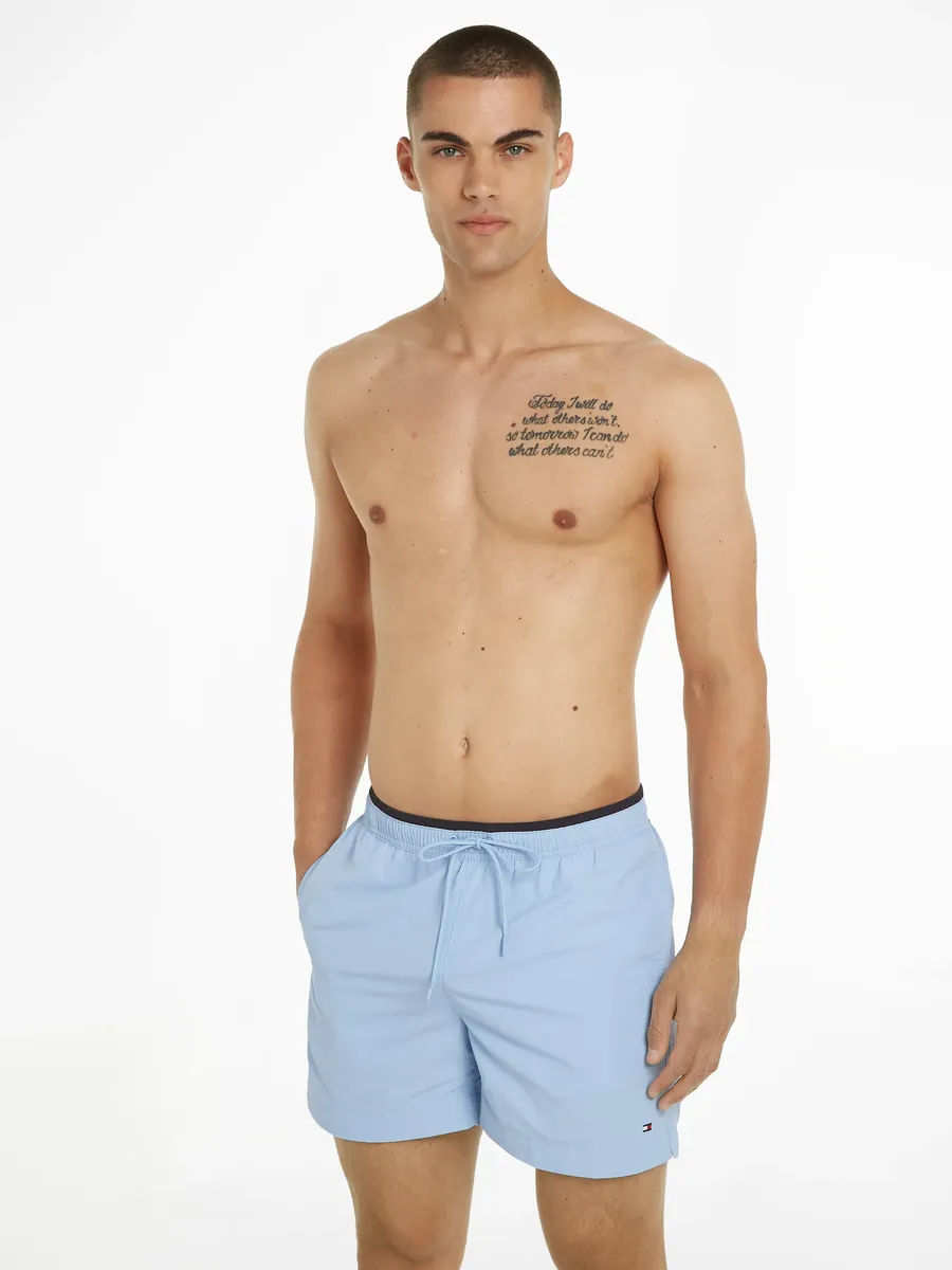 

Купальные шорты Tommy Hilfiger Swimwear "СРЕДНЯЯ КУЛИСКА", с фирменной этикеткой на поясе, цвет Well Water