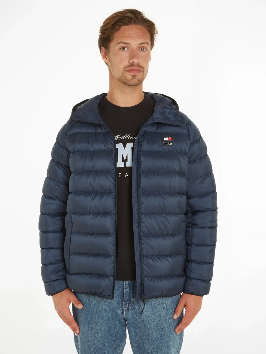 

Пуховик Tommy Jeans "TJM HOODED LT DOWN JACKET EXT", с капюшоном, с капюшоном и встроенным воротником-стойкой, синий