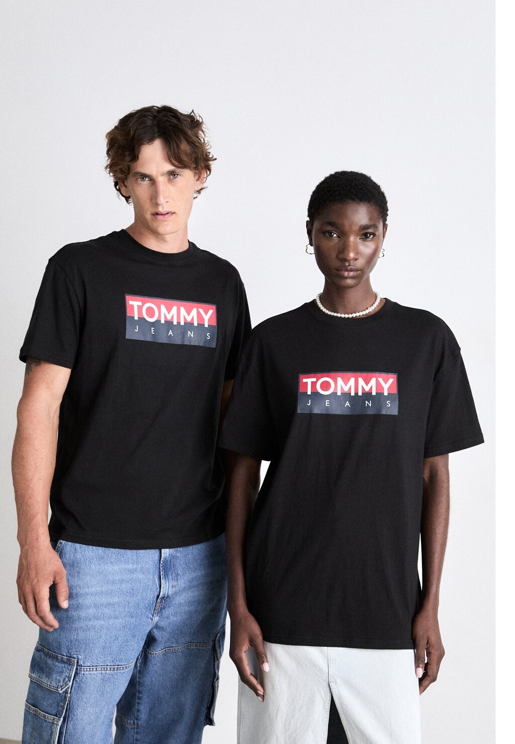 

Футболка с принтом ENTRY TEE UNISEX Tommy Jeans, черный