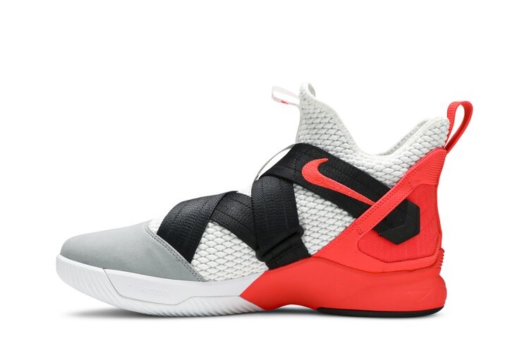 Кроссовки Nike LeBron Soldier 12 'Flash Crimson', черный — фото 3