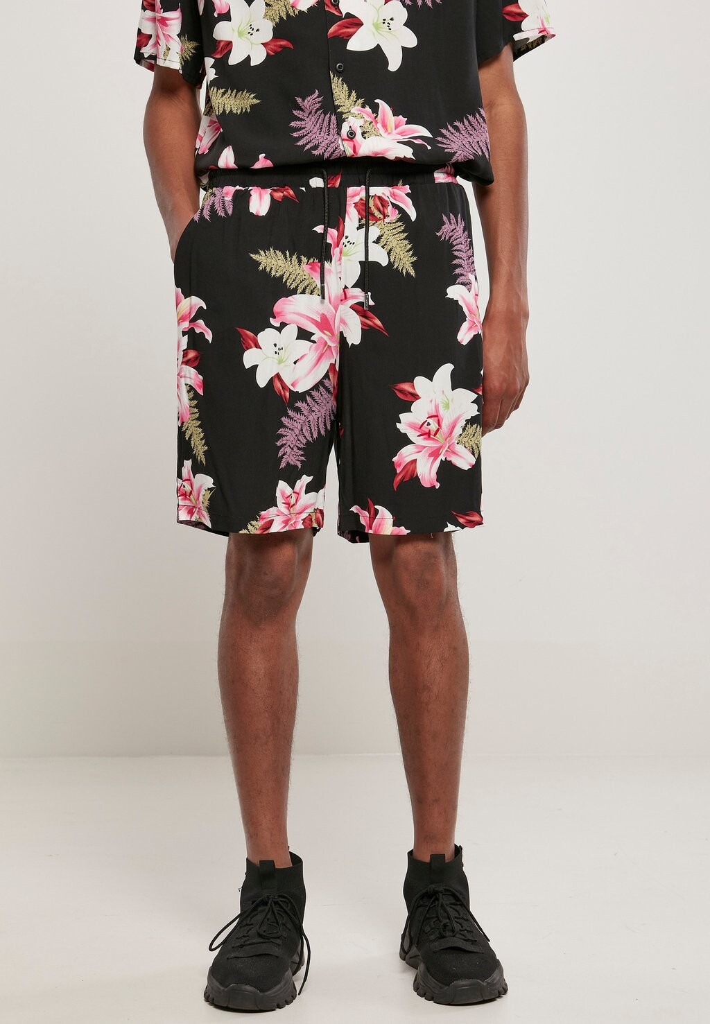 

Шорты RESORT Urban Classics, черный