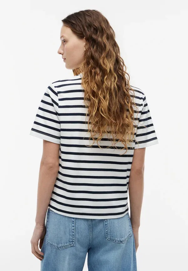 Футболка Tommy Hilfiger Boxy interlock tee print t-shirt, цвет бретон экрю/тёмно-синий — фото 2