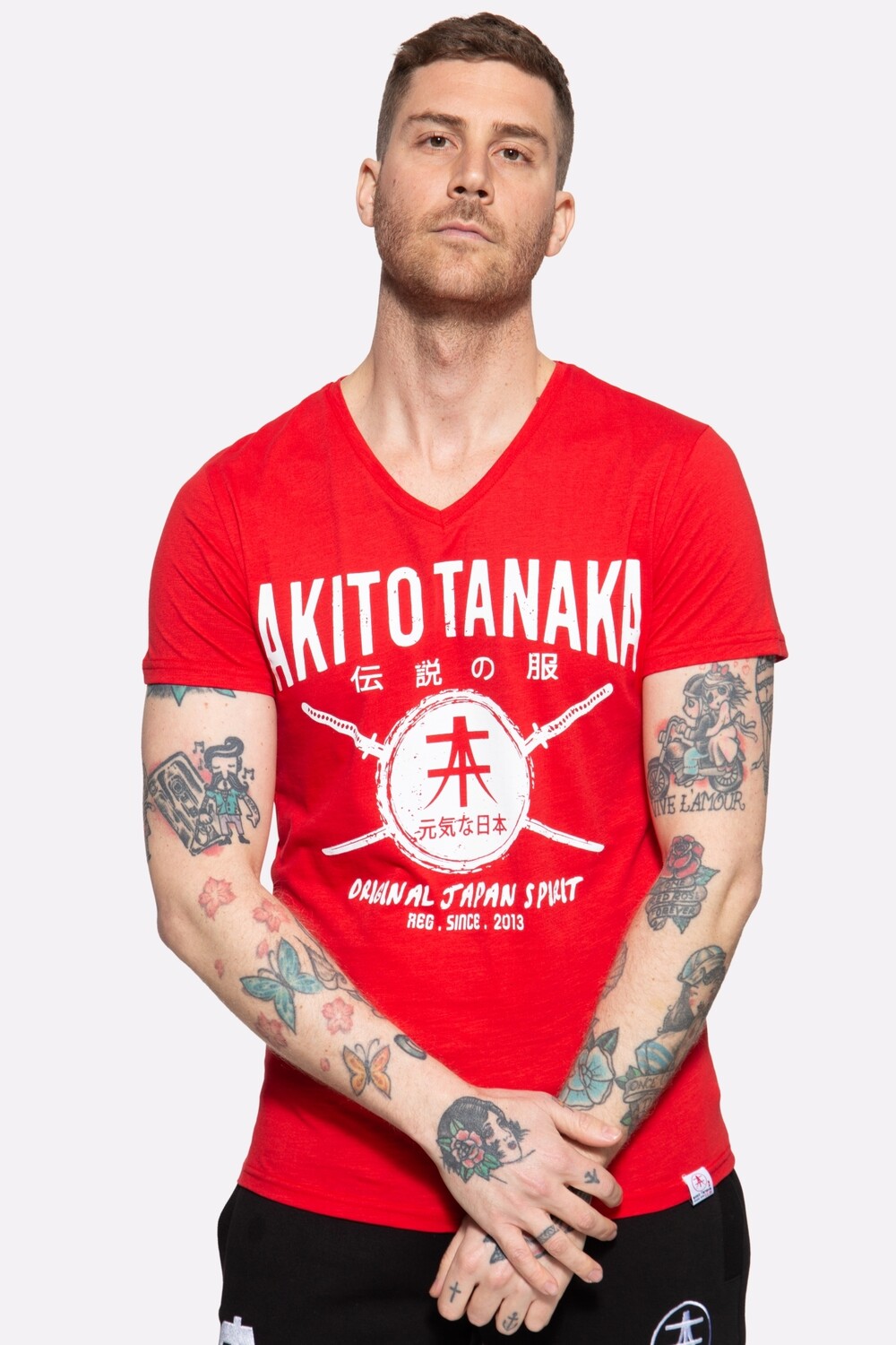 

Футболка Akito Tanaka mit Frontprint Sword Area, красный
