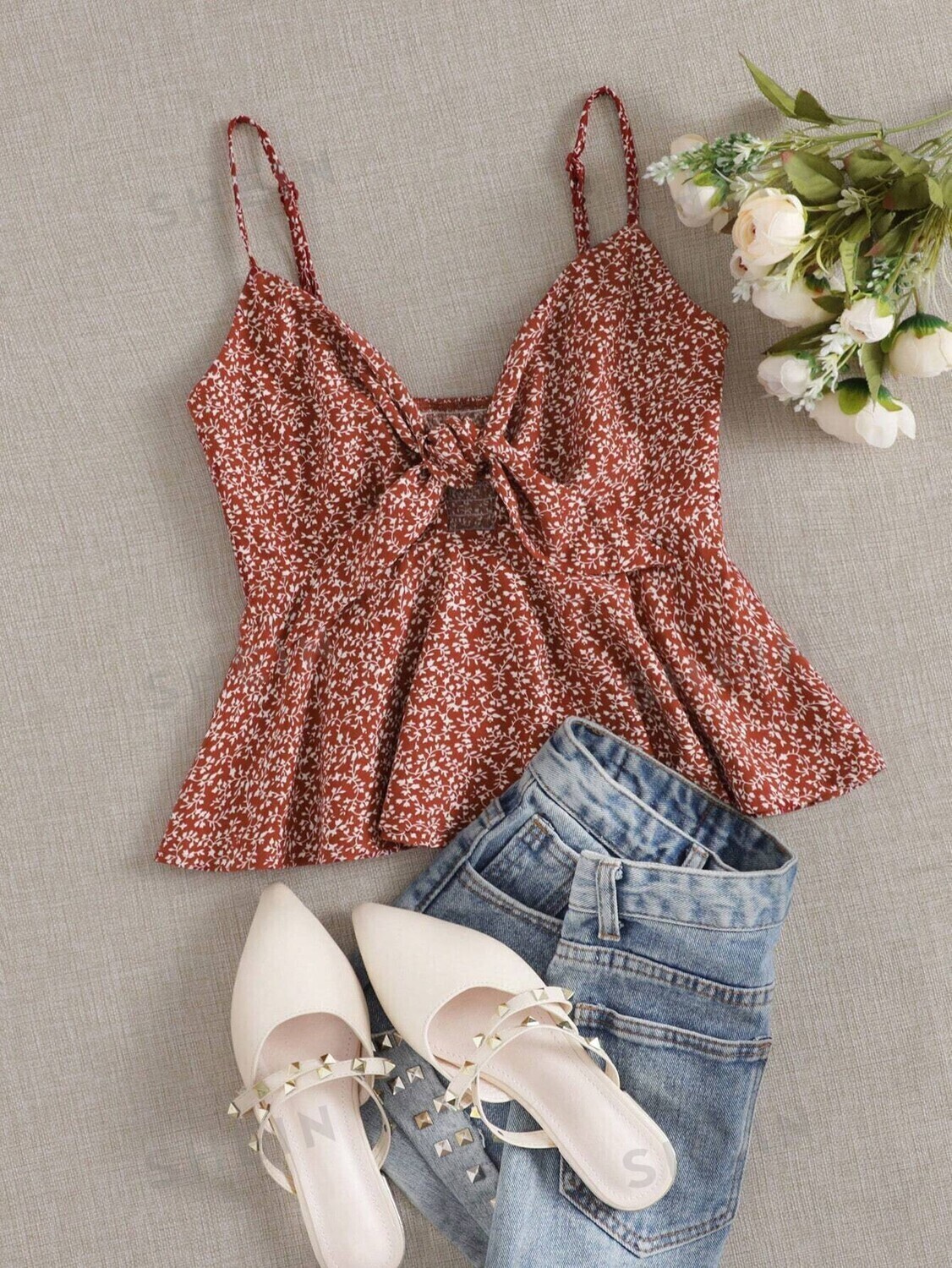 

Топ на бретельках Shein WYWH Vacation Ditsy Floral с баской и завязками, красный