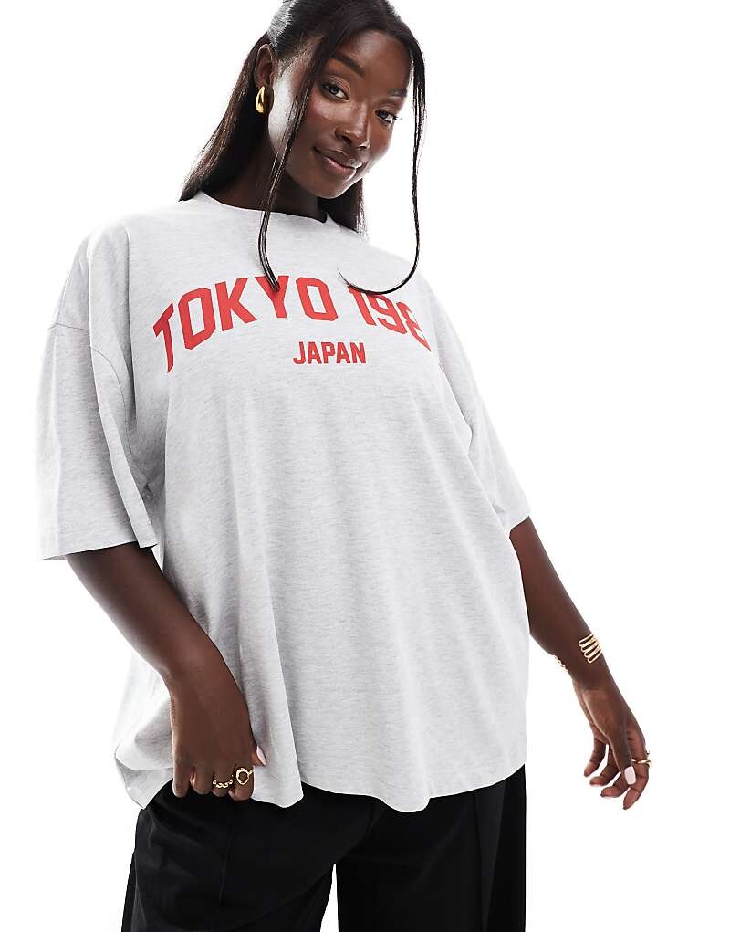 

Светло-серая меланжевая футболка оверсайз с принтом ASOS DESIGN Curve "Tokyo"