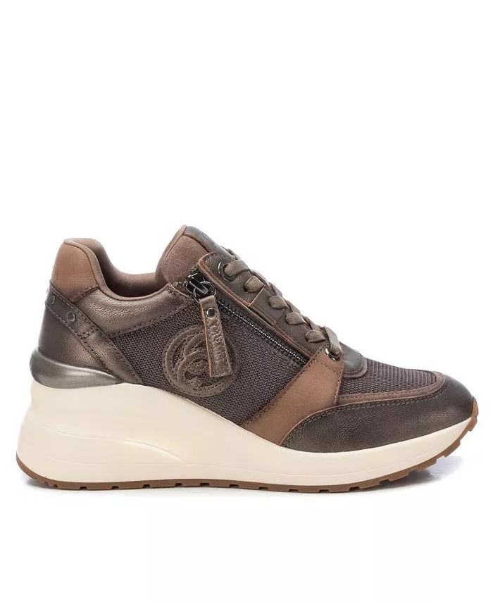 Женские кеды на платформе Carmela Leather Collection от XTI, черный
