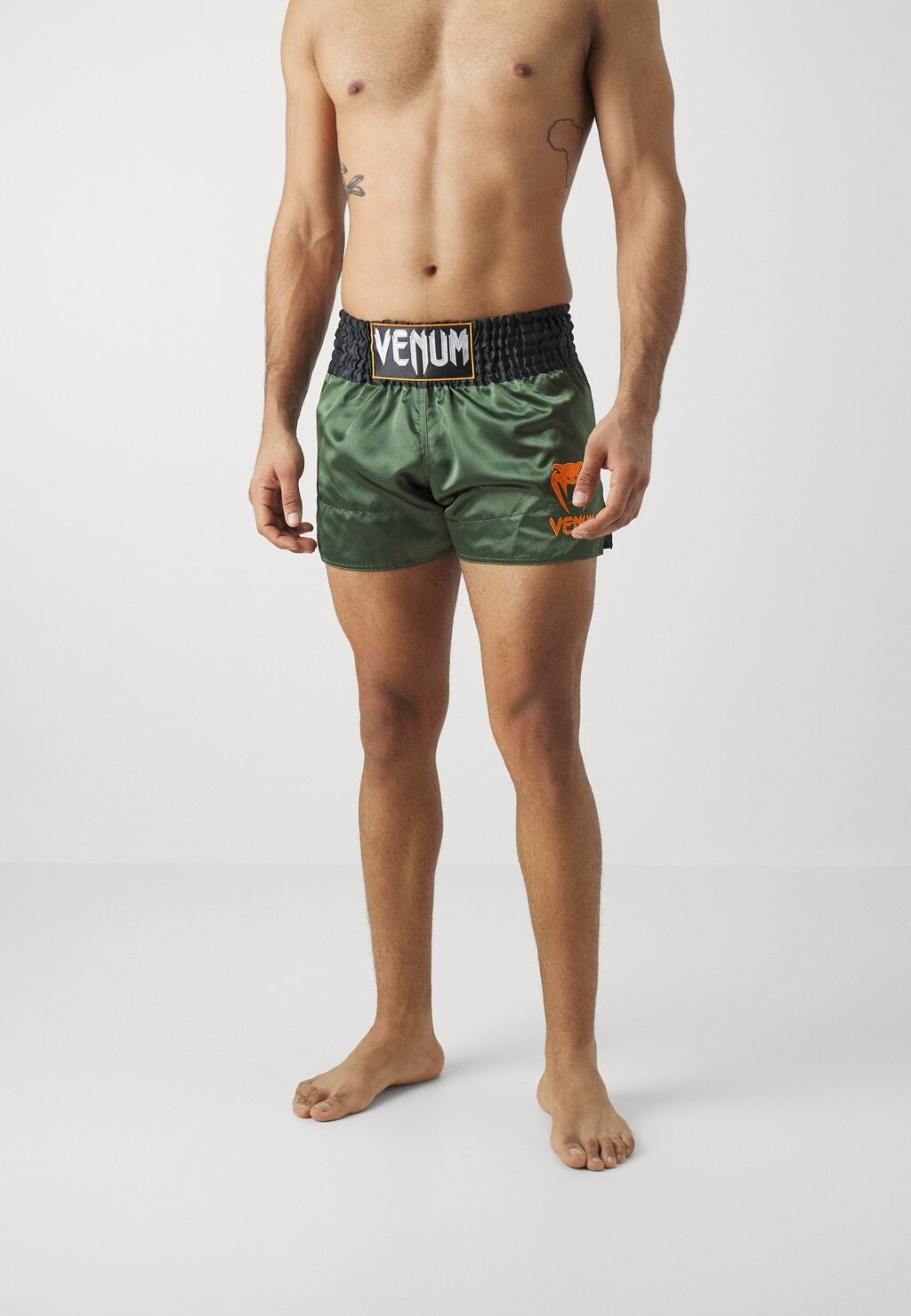 

Спортивные шорты Classic Muay Thai Short Venum, цвет green/black/gold