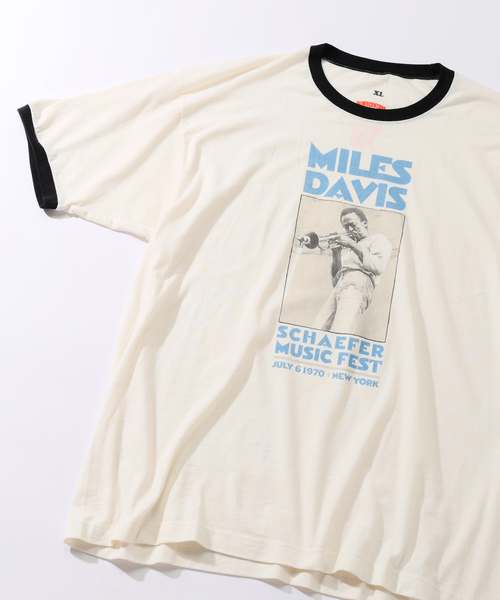 

Футболка с контрастной отделкой и принтом «Miles Davis New York City» JOURNAL STANDARD relume, синий