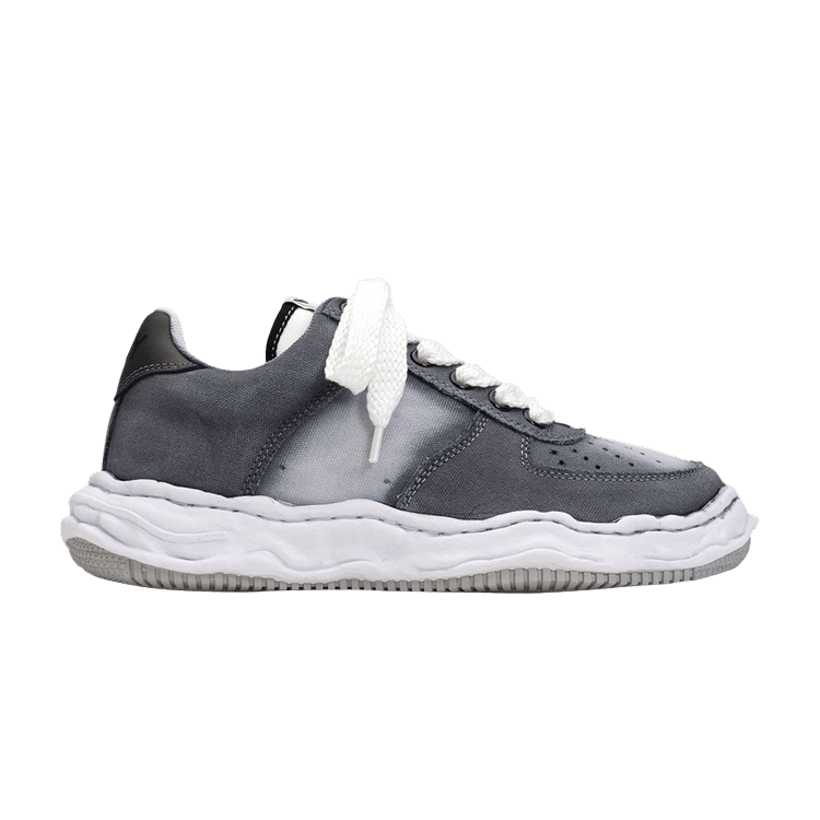 

Кроссовки Maison Mihara Yasuhiro Wayne Low 'Sprayed Canvas - Black', черный