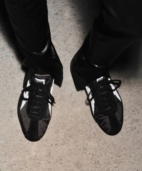 Унисекс кроссовки ACROMOUNT из кожи и текстиля Onitsuka Tiger чёрно-белые
