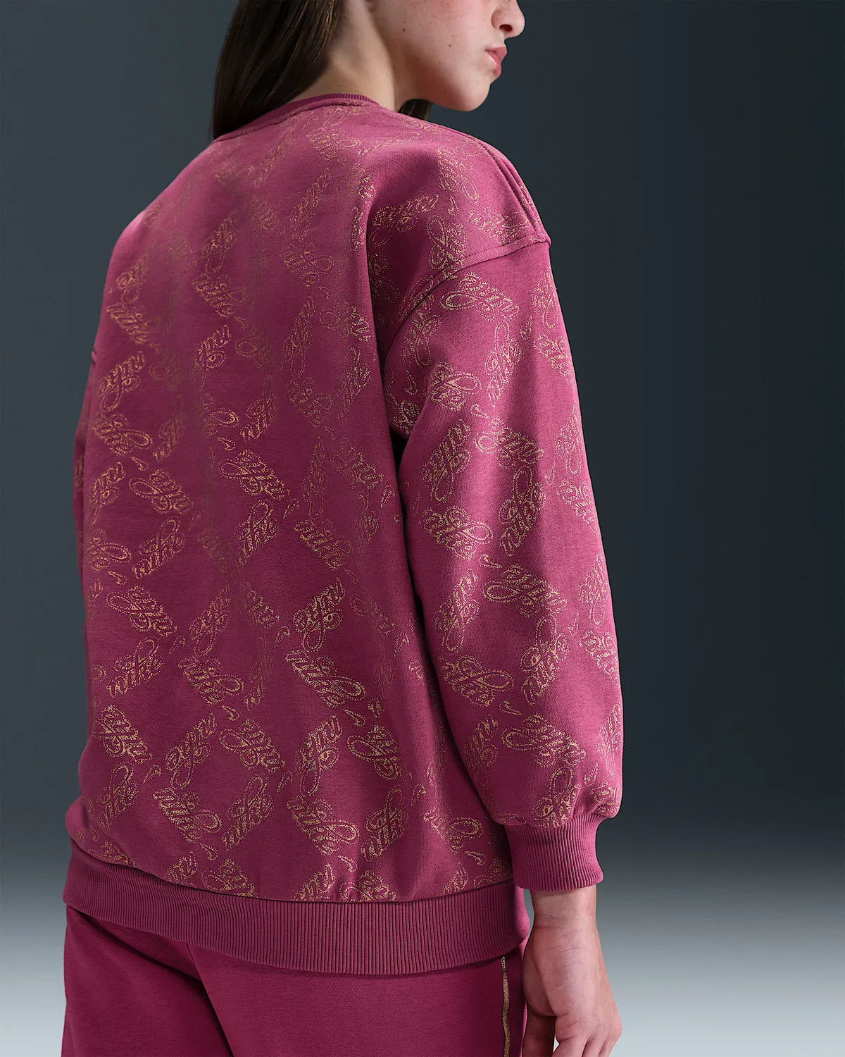 Детская (для девочек) оверсайз принтованная толстовка Nike Sportswear Club Fleece, Sweet Beet/Metallic Gold — фото 2