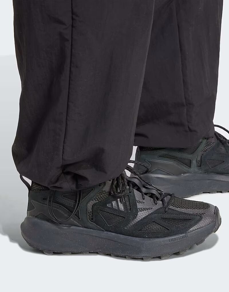 Брюки performance Essential с небольшим логотипом и открытым краем, черного и белого цветов Adidas Performance — фото 2