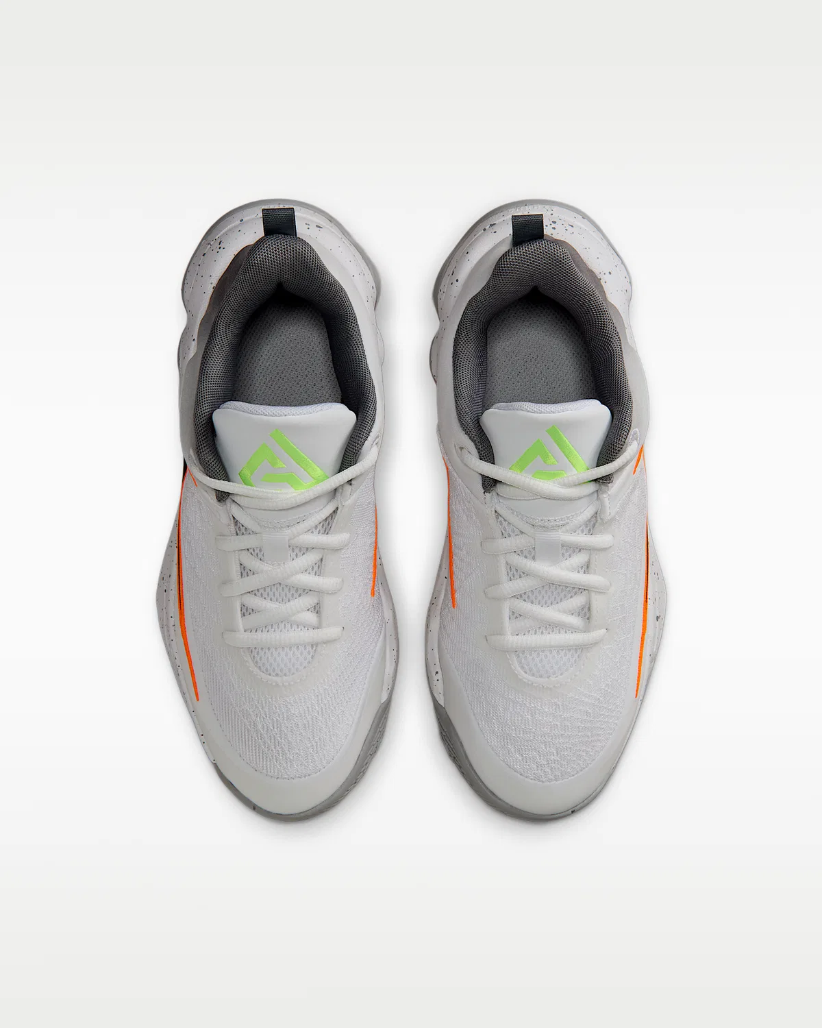 Детские баскетбольные кроссовки Giannis Immortality 4, White/Volt/Wolf Grey/Black — фото 4