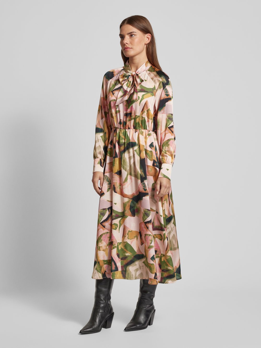 

Платье миди с бантом Christian Berg Woman Selection, розовый