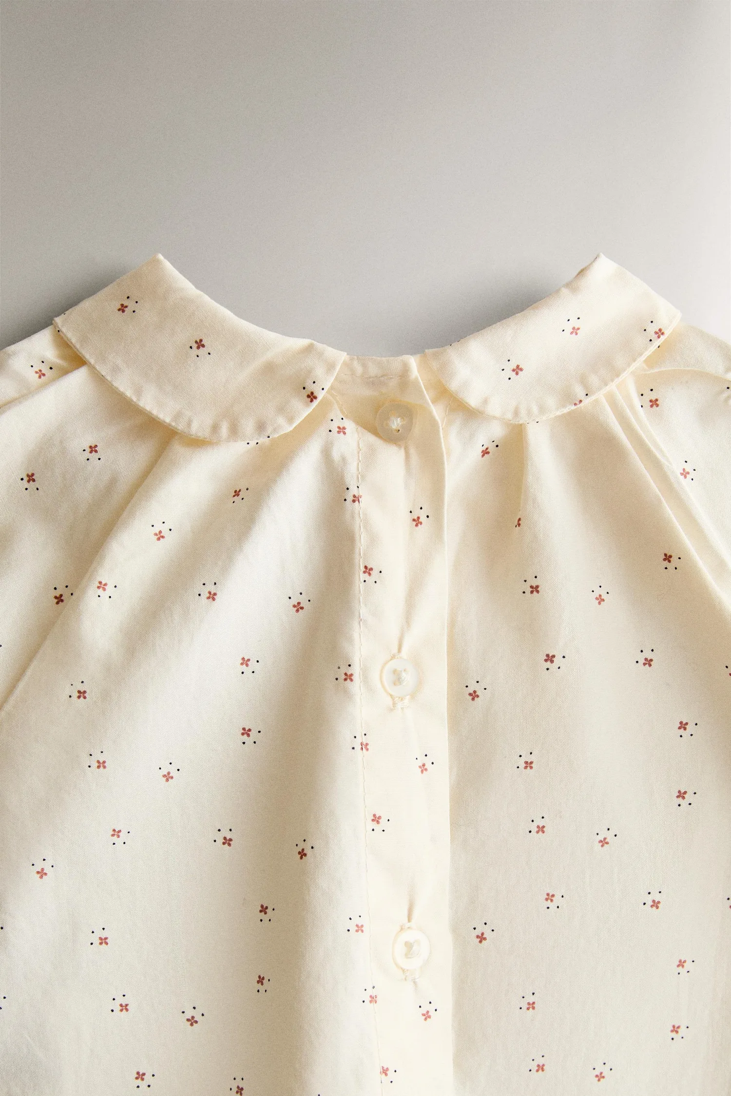 Zara Миниатюрная детская футболка с цветочным рисунком — фото 3