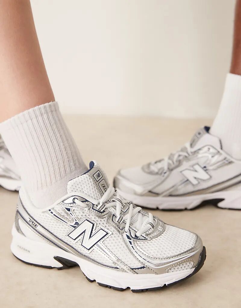 740 кроссовки темно-синего и белого цвета New Balance