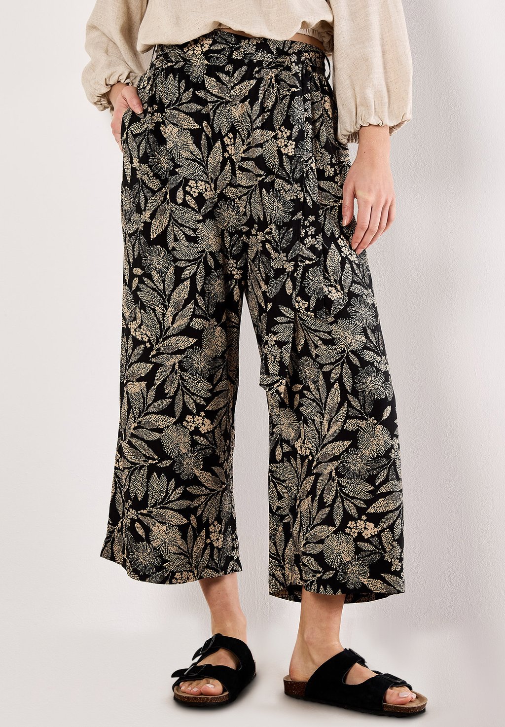 

Брюки BATIK LEAF CULOTTE Apricot, черный