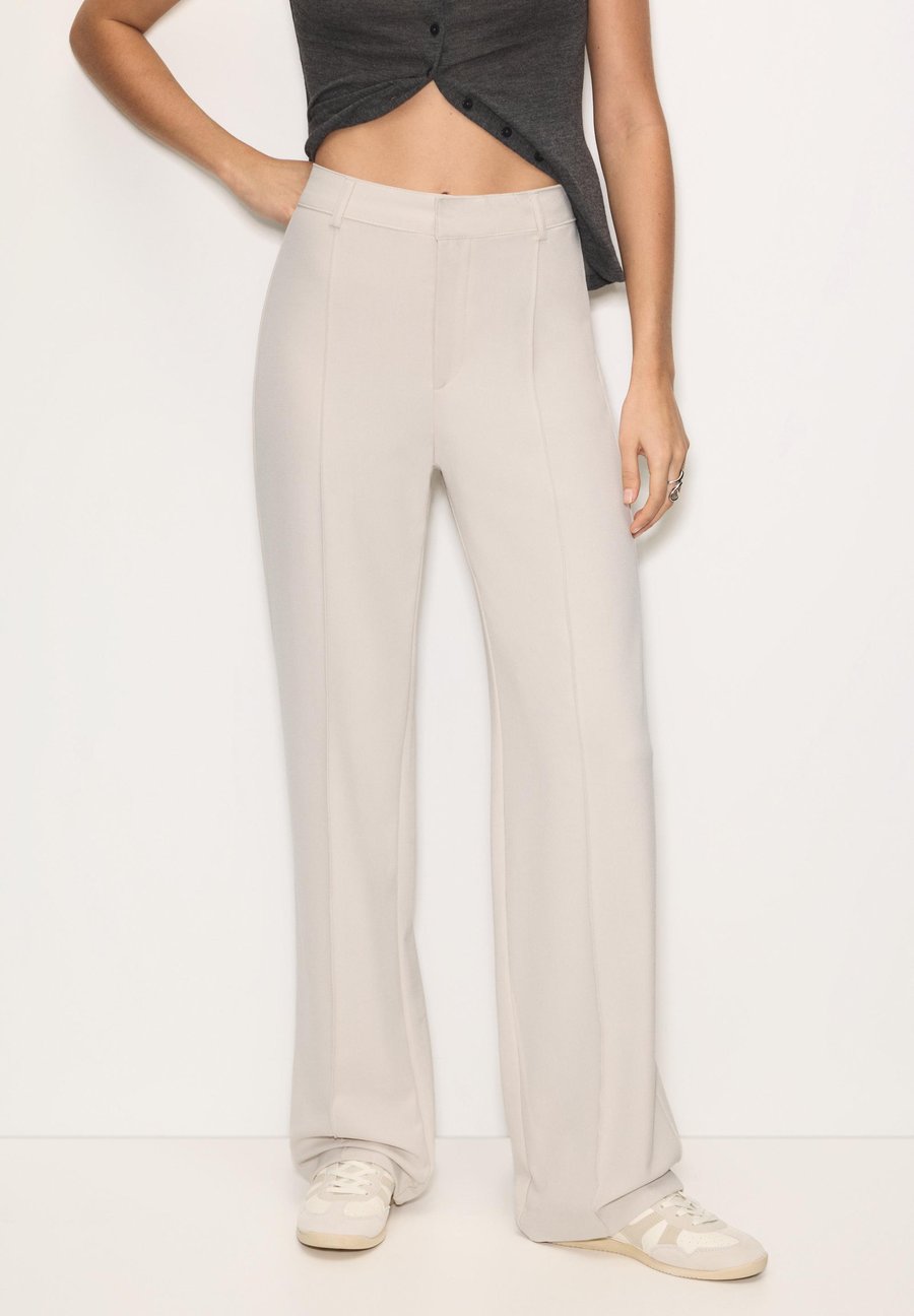 

Брюки PULL&BEAR SEAMED, Beige