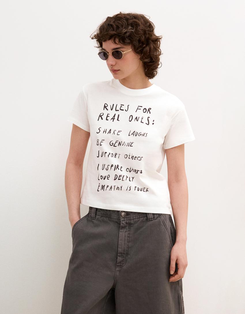 

Футболка с коротким рукавом и принтом Bershka, белый