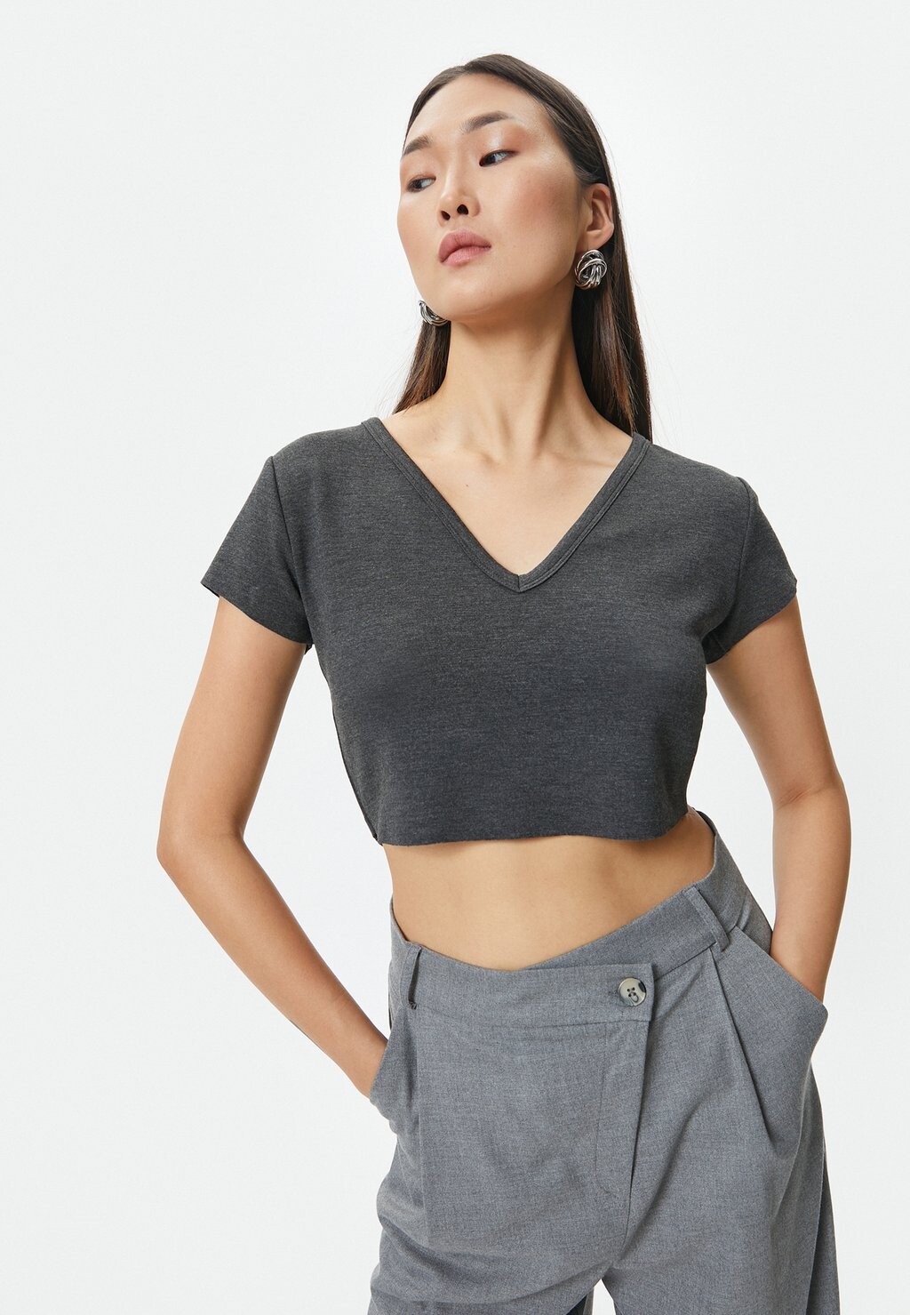 

Базовая футболка V NECK SHORT SLEEVE CROP Koton, серый