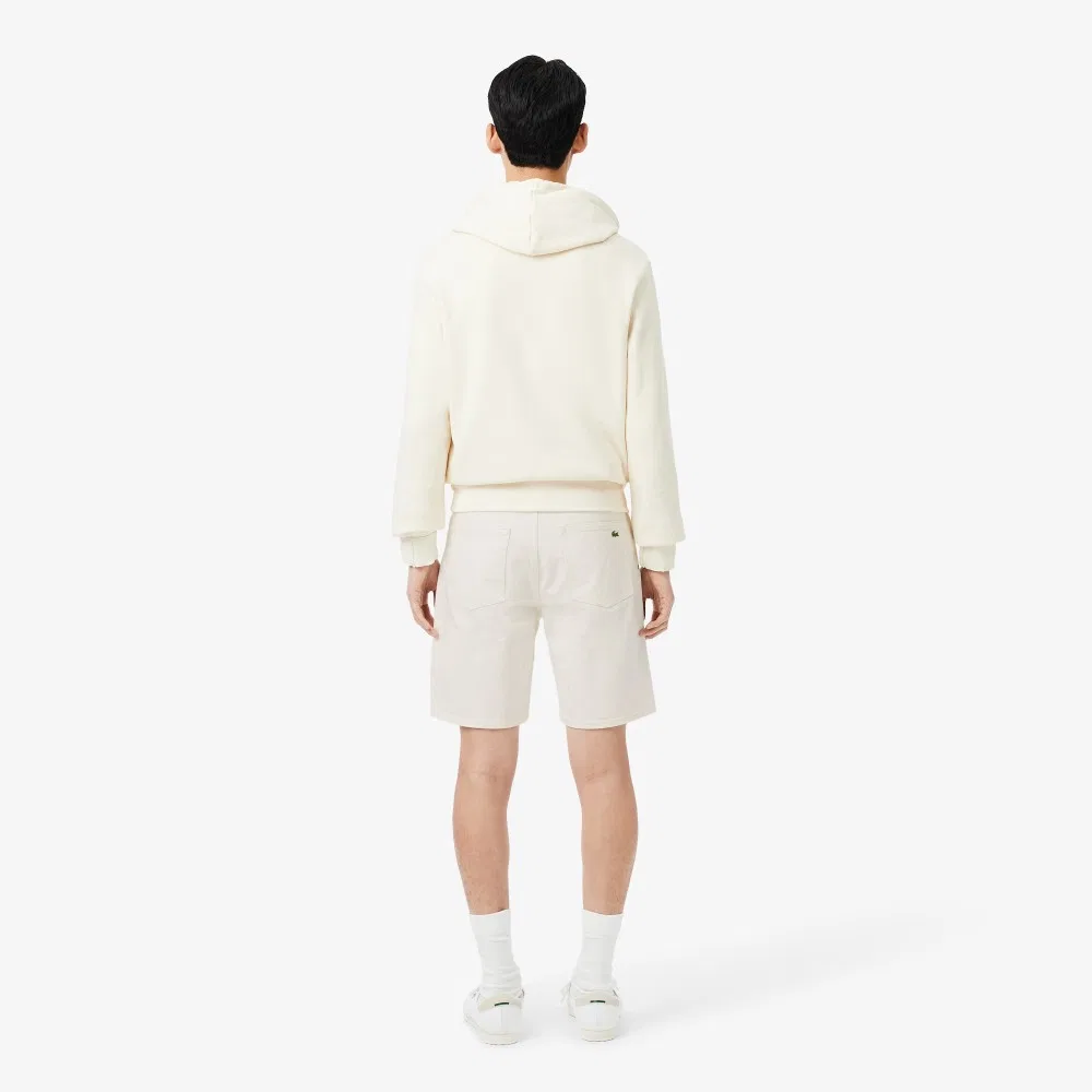 Мужские джинсовые шорты бермуды молочного цвета от Lacoste — фото 3
