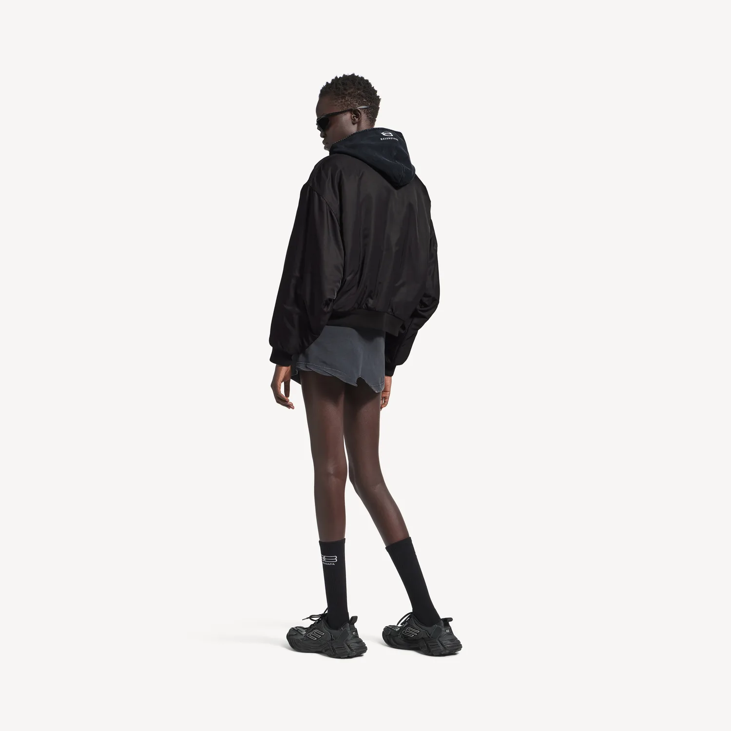 BALENCIAGA Бомбер с капюшоном черного цвета — фото 4