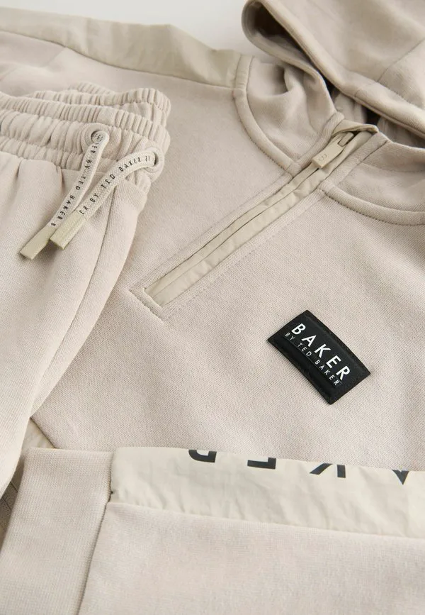 Спортивный костюм стандартного кроя: водолазка и спортивные брюки. Baker By Ted Baker, Stone — фото 4