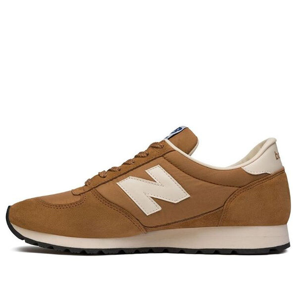 

Кроссовки сделаны в Англии New Balance, желтый