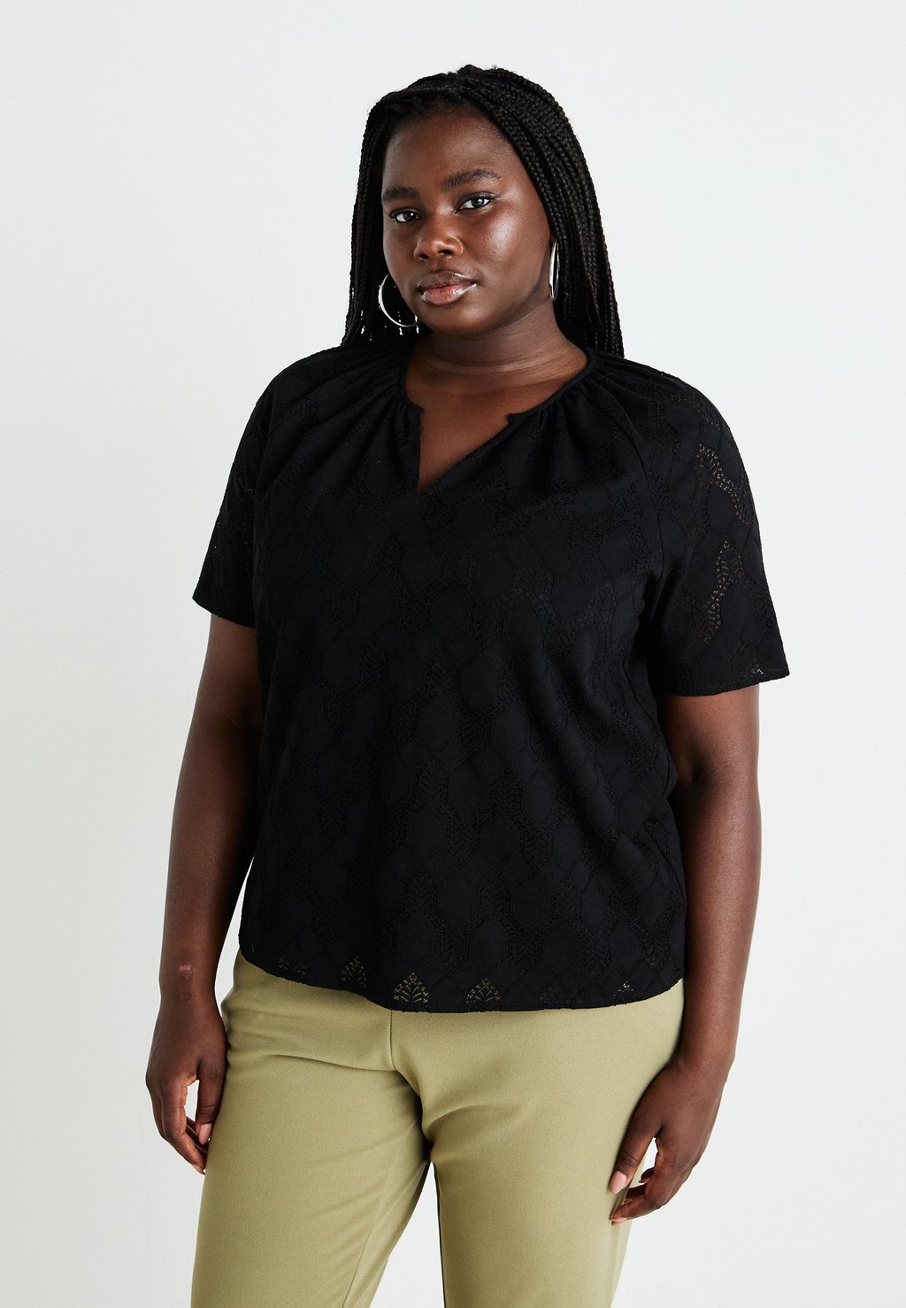 

Блуза CARCLEANOR V NECK ONLY Carmakoma, черный