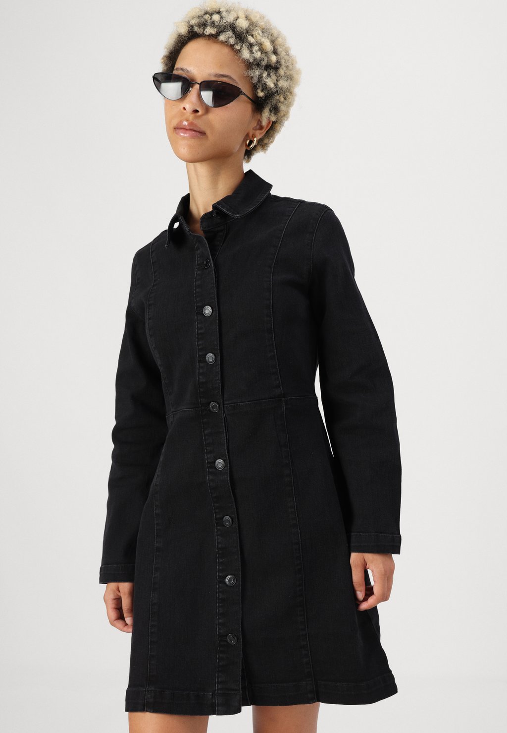 

Платье из денима VMMEDUSA DRESS Vero Moda Petite, черный деним