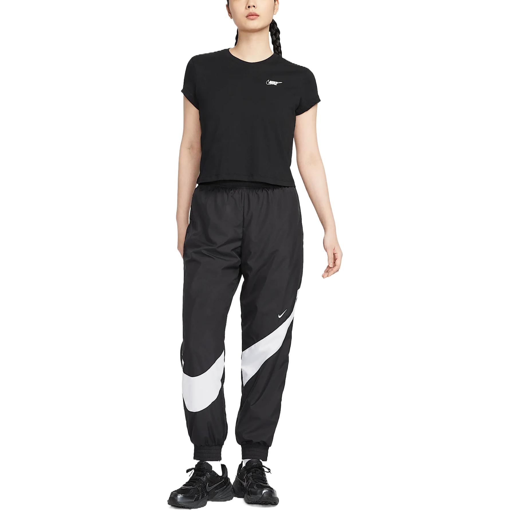 Женская короткая футболка с коротким рукавом и принтом Sportswear Club Nike, черный — фото 4