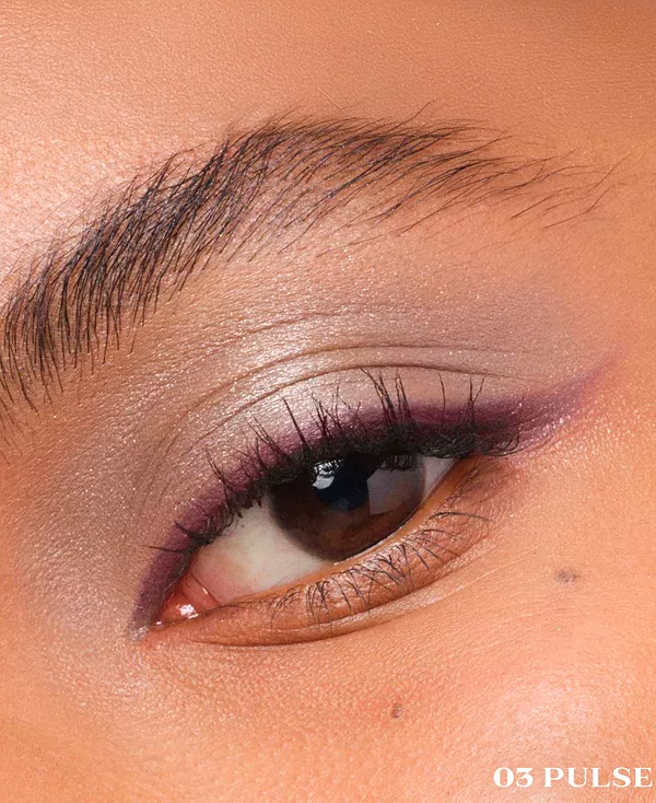 Многоразовые голографические тени для век Dimensions Prada Beauty, 03 pulse — фото 4