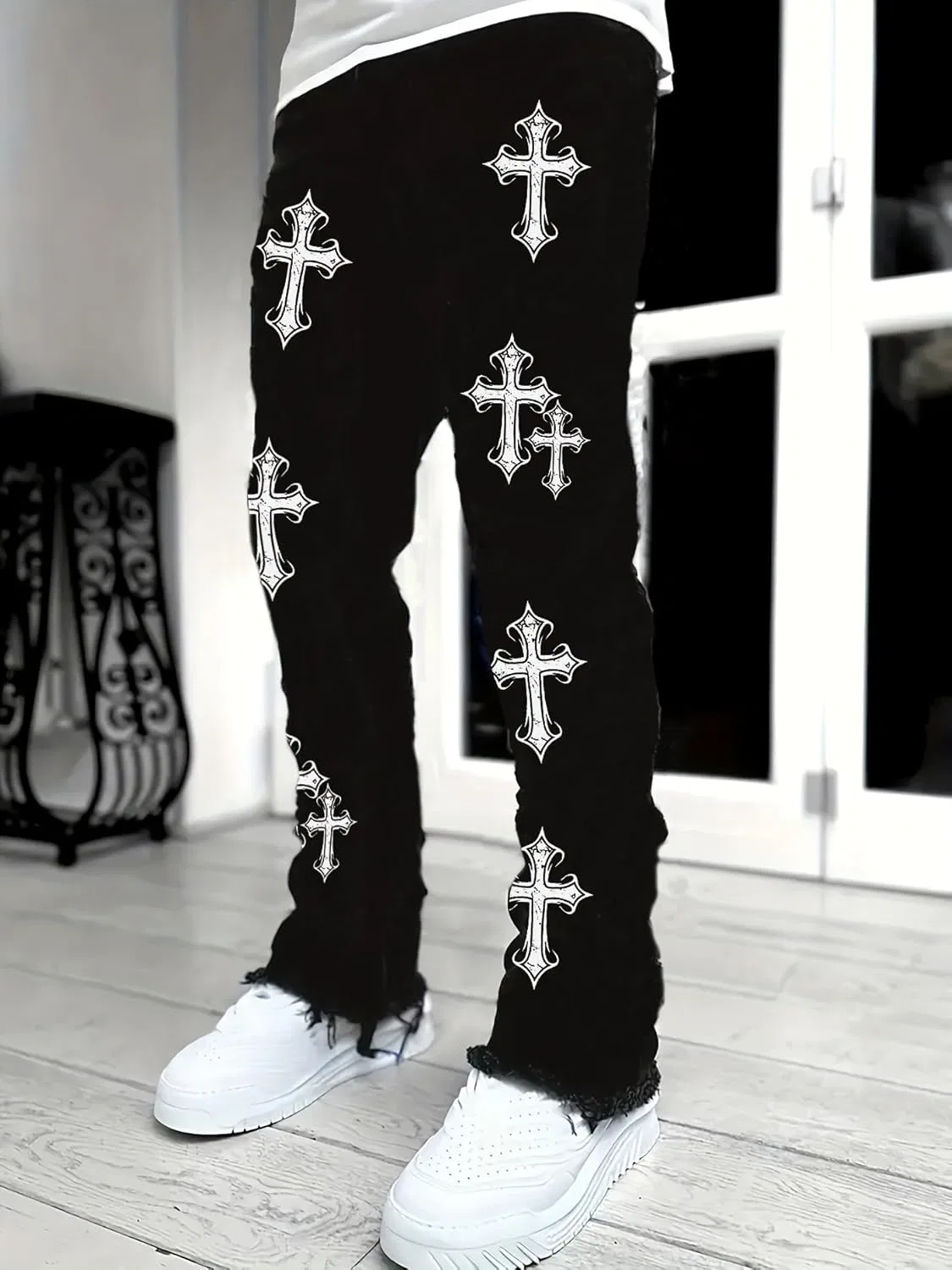 Джинсы с принтом, Men's Distressed Cross Print Denim Jeans, Black — фото 4