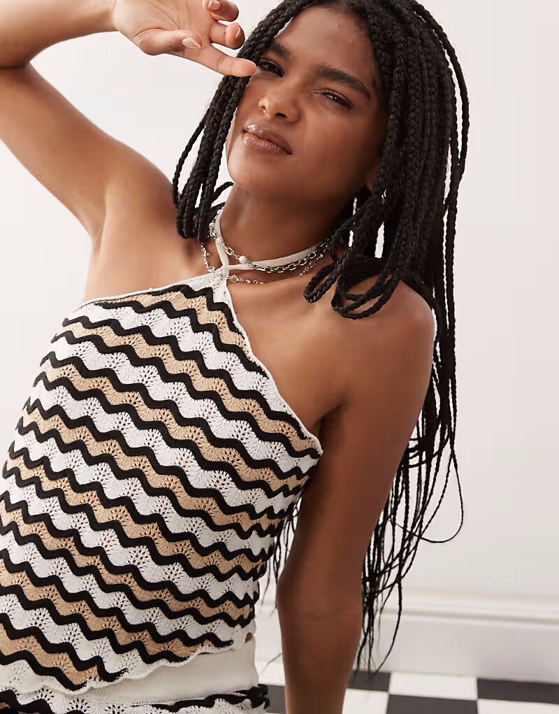 

Вязаный крючком топ-халтер в черно-бежевой волнистой расцветке Noisy May