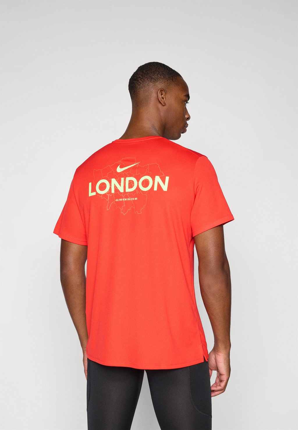 

Спортивная футболка CITY MARATHON MILER TEE Nike Performance, светло-красный