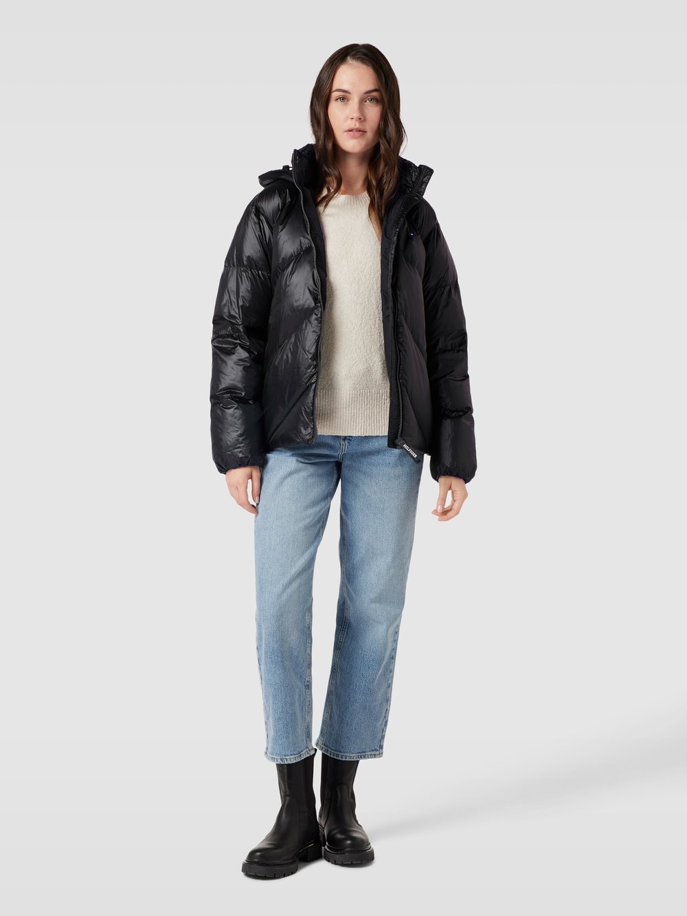 

Пуховик с вышитым логотипом модель «CHEVRON» Tommy Hilfiger, черный