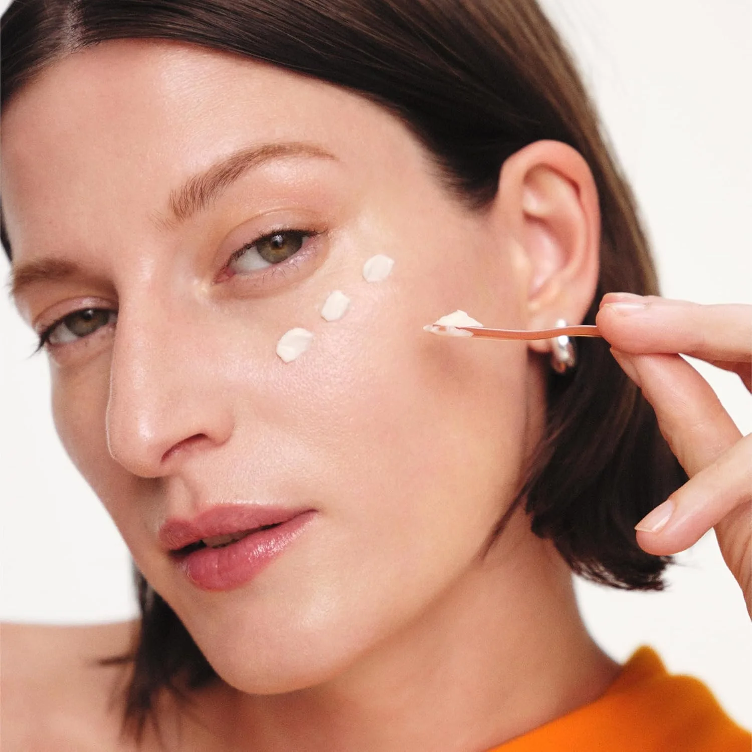 Sulwhasoo Concentrated Ginseng Rejuvenating Eye Cream - антивозрастной крем для области вокруг глаз с корейским женьшенем и пептидами против морщин, отеков и темных кругов, 15 мл — фото 4