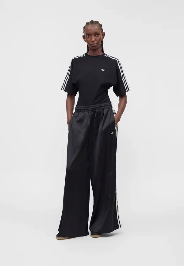 Футболка с принтом Adidas Originals Slim Tee, черный — фото 2