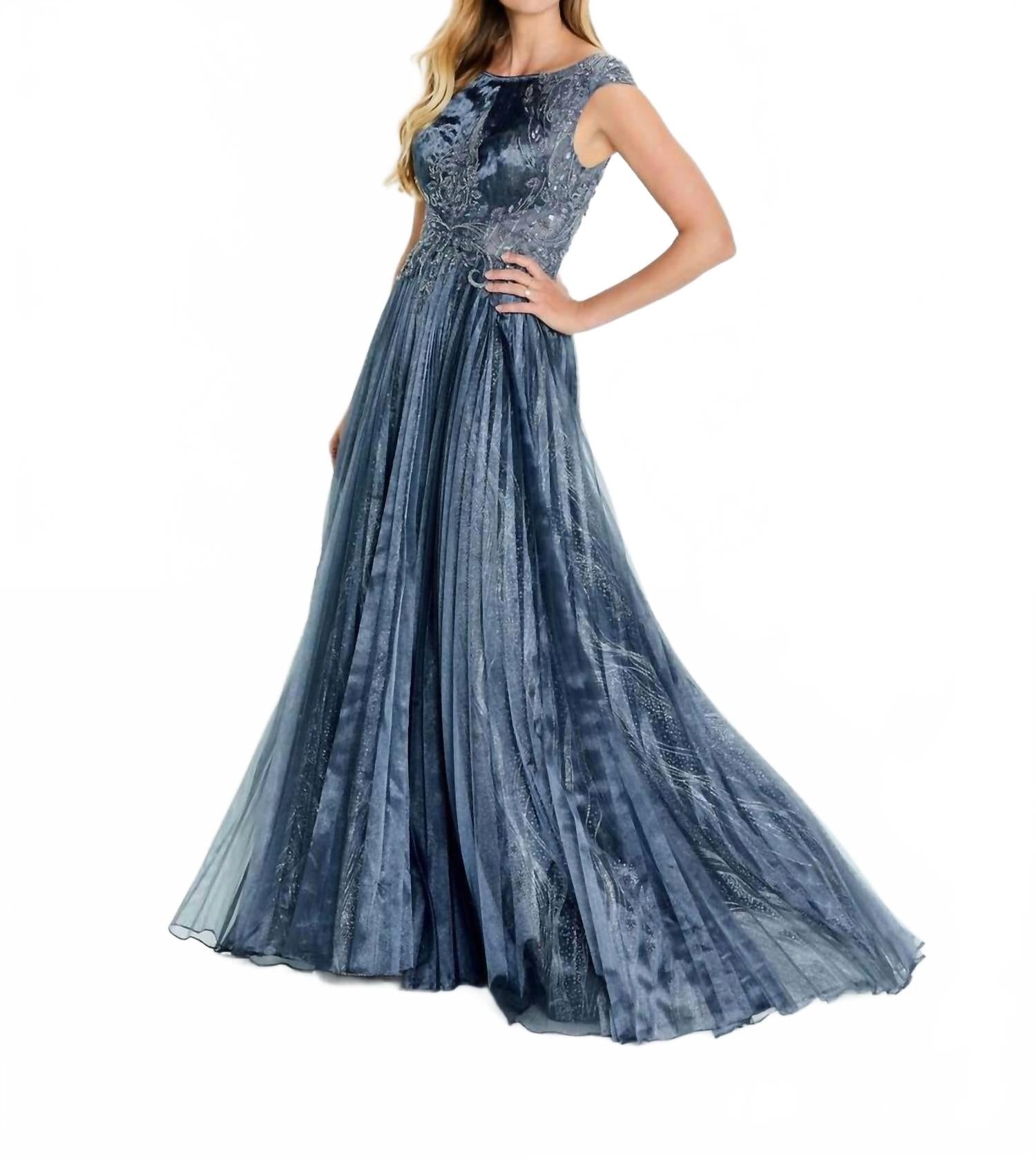 

Длинное платье из органзы с кружевными вставками в серо-голубом цвете Montage by Mon Cheri