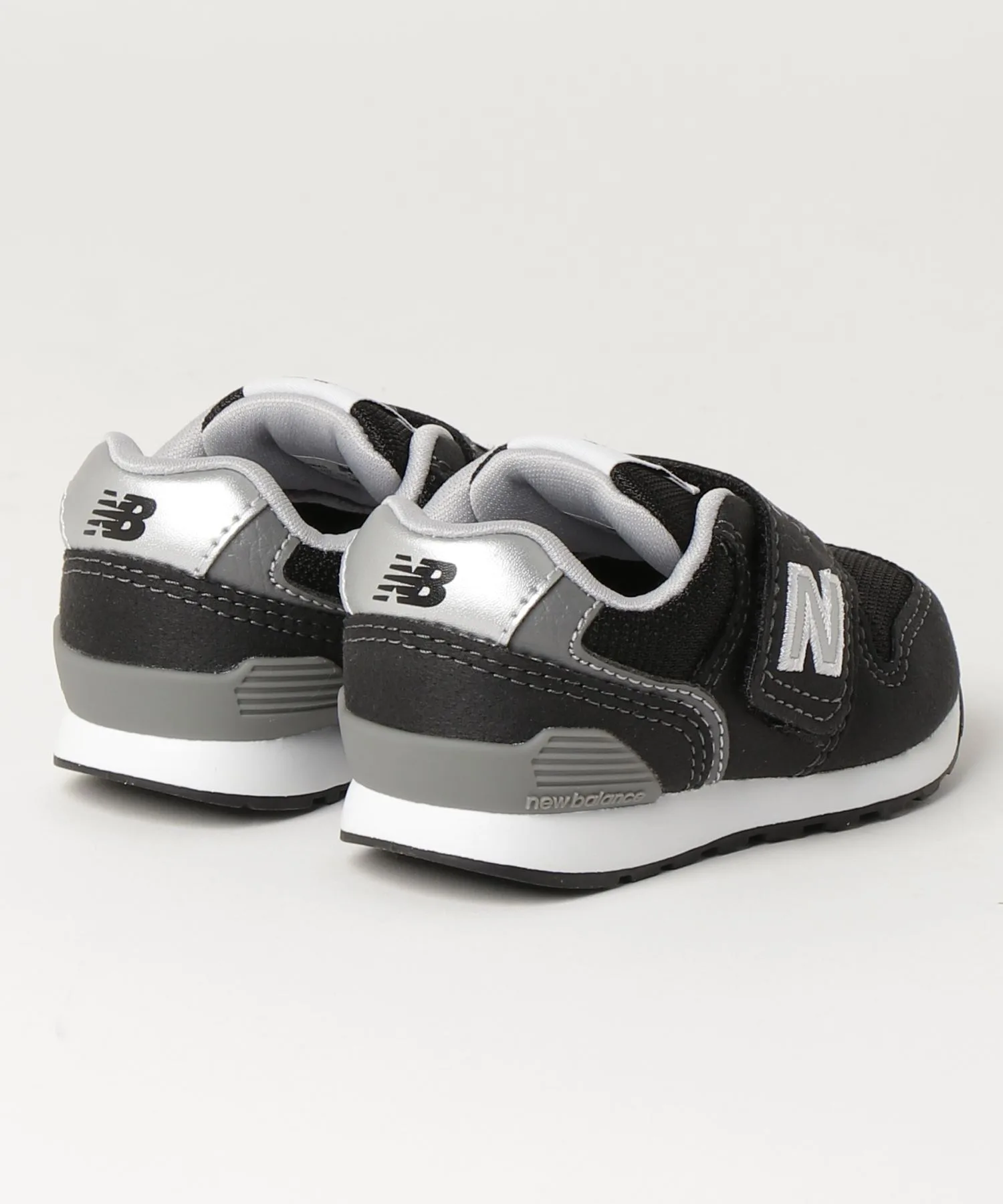 Кроссовки для детей с липучкой New Balance IZ996BK3 черные — фото 2