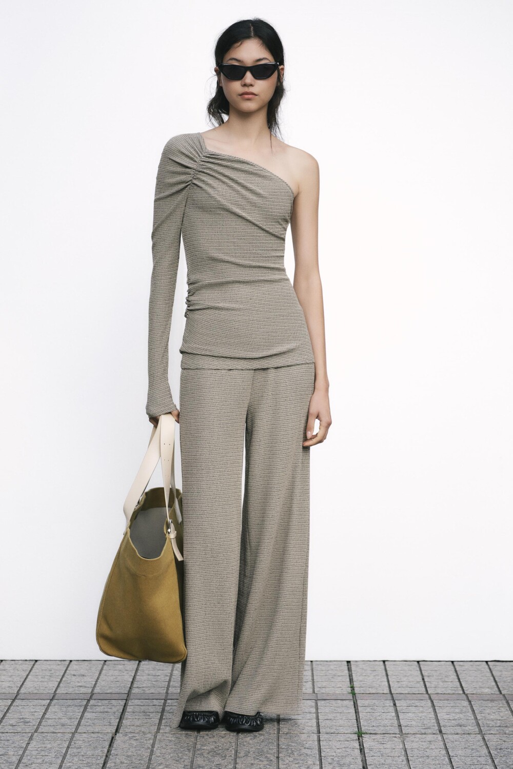 

Текстурные широкие брюки ZARA, серый